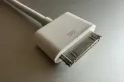 iPhoneのアナログ信号出力は過去の話？Dock端子からLightningへの完全デジタル化の変遷