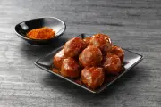 石井食品、「イシイのおべんとクン ミートボール」50年超で大人向けに進化 しび辛『覚醒の麻辣』8月1日発売