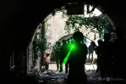 イスラエル極右議員、軍警護で西岸の記念碑破壊 批判殺到