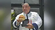 イタリアンの巨匠クオモ氏のバーガー店が日田市の道の駅にオープン