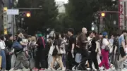 1億2000万人割れ、移民に頼らぬ人口戦略を 社説