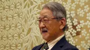 ジョン・カビラさんと父・川平朝清さんが著した『沖縄を語りつぐ ある家族の歴史』 琉球王家ゆかりの家系と150年の歩み