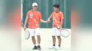 インターハイ・テニス男子ダブルスで城南の加藤・森組が健闘、互いにたたえ合う