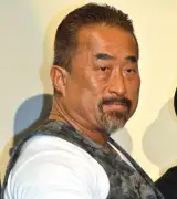 角田信朗『ちいかわ』島二郎ポーズ再現にネット沸く「そっくり」「首の角度も完璧」