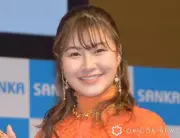 村上佳菜子、遠距離結婚の夫に全力ハグで再会「毎月行こか!?w」