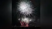 関門海峡花火大会、約1万8000発が夜空彩る 約80万人の人出