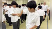 関西創価中高で防犯セミナー、護身術や闇バイト対策学ぶ