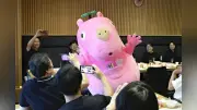 宮崎第一ホテルのキャラ「カピピン」着ぐるみ完成、CFで目標超え110万円集まる