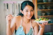 虹咲カリナ、初DVDで柔術仕込みの芸術的グラビアを4K独占先行配信