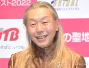 假屋崎省吾、猛暑の鎌倉自宅前庭を公開「夏まっ盛りの庭です!!」
