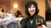 岸惠子さん「国境が動く恐さを私たちは知らない」プラハの春やバルト三国で警鐘