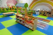 イズミヤショッピングセンター各務原に全天候型室内遊び場「キッズランドUS 岐阜各務原店」が7月24日オープン、約30種の遊具完備