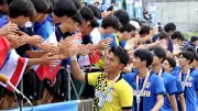 終盤まで接戦も、サッカー男子決勝で近大付が静岡学園に惜敗し初Ｖ逃すも準優勝 ＧＫ「誇ろう」と仲間を鼓舞