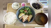近大広報室の土山さん、週2回通う「よっちゃんカレー」の和定食