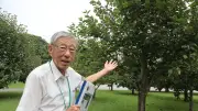 皇居東御苑ガイドの渡辺忠明さん、季節問わず花と緑の魅力伝える