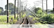 熊本地震、JR鹿児島線の不通続く　波打つレールや倒れた電柱