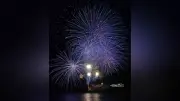 光と轟音、熊野の夜空彩る 七里御浜で花火大会