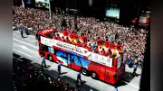 ロンドン五輪メダリスト凱旋パレード、銀座の熱狂と救いの光を写真で振り返る