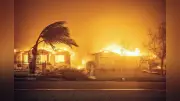 ロス近郊の山火事、使用停止中の送電塔の放電が原因と発表
