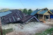 インドネシア東部M7.7地震で2人死亡、津波警報は解除
