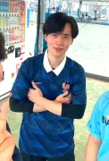 チック症と向き合う男性、SNSで歌唱動画が3万回再生「人生は一度きり」