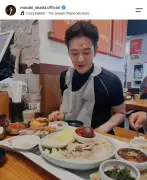 岡田将生、韓国ドラマ『殺し屋たちの店 2』オフショット公開 共演者との交流に反響