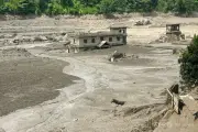 ネパール北部で大規模鉄砲水、道路や電力に被害 チベット側でも死傷者