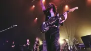 ブルーノ・マーズのバックも務めるギタリスト、マテウス・アサトが初の単独来日公演で1500人を圧倒