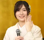 松井珠理奈、憧れのトヨタ高級車に大興奮「王冠マークが好き」愛車探し企画