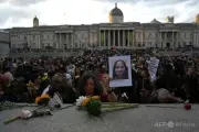 盗作疑惑の英元教授死亡、ロンドンで追悼集会 人種差別と過熱報道を批判