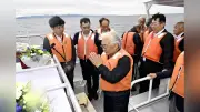 プーチン氏訪問直後、千島連盟羅臼支部が洋上慰霊 元島民31人が憤り込め祈る