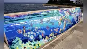 御来屋ストリートアート、住民の手形で防波堤彩る