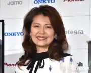 南野陽子、ミニスカ衣装にSNS衝撃「美しすぎて驚愕」「59歳とは思えない」