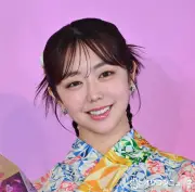 峯岸みなみ、夫からの“暗闇かくれんぼキス”に照れ笑い「最新の神回」