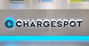 モバイルバッテリー「CHAEGESPOT」が河川敷に投棄、運営元が警察と連携し調査