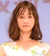 モデル鈴木友菜、第1子妊娠を報告「穏やかで愛おしい日々」