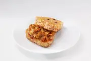 モスフード、冷凍食品新ブランド「MOS Deli」立ち上げ 焼きおにバーガー2種発売