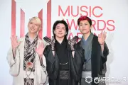 Mrs. GREEN APPLE、異例の公式鍵アカ爆誕 大森元貴がツッコミ「なんやねん公式鍵アカて」