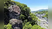 「落ちそうで落ちない」奇岩をARでPR、長崎県時津町が散策路整備