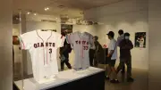 長嶋茂雄追悼展が大阪高島屋で開幕、ファンが「ミスター」しのぶ
