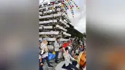長瀞船玉まつり、岩畳の上で万灯船2隻が観客魅了