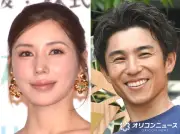 仲里依紗＆中尾明慶、ド派手なペアルックTシャツで2ショット「おそろい可愛い」