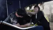 成宮寛貴VS青木マッチョ、車内で壮絶な死闘『藁にもすがる獣たち』本編映像公開