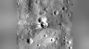 ファルコン９残骸の衝突で月面に幅１８ｍクレーター、ＮＡＳＡが画像公開