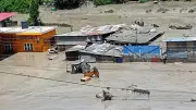 ネパールで大規模洪水、少なくとも8人死亡 中国国境近く、行方不明者多数か