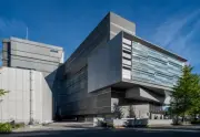 NHK、新施設「情報棟」が本格運用スタート 公共メディアの使命を強調