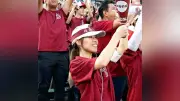 日南学園担任・田中教諭、甲子園で選手に声援 お守り渡した3年生を応援