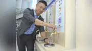 新潟空港に蛇口から日本酒ブース 500円から試飲、9月8日まで