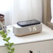 ニトリ、2990円の「置くだけスマホ充電LED時計」 カレンダーや温度も表示可能