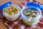 毎日の弁当疲れに救世主！包丁・ガス不要の「劇的時短プラ容器弁当」